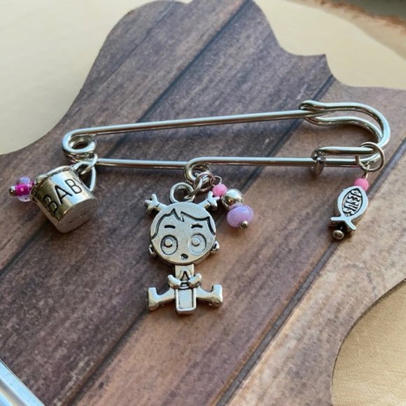 Baby girl 👧🏻 announcement pin brooch - Picture 12 of 15